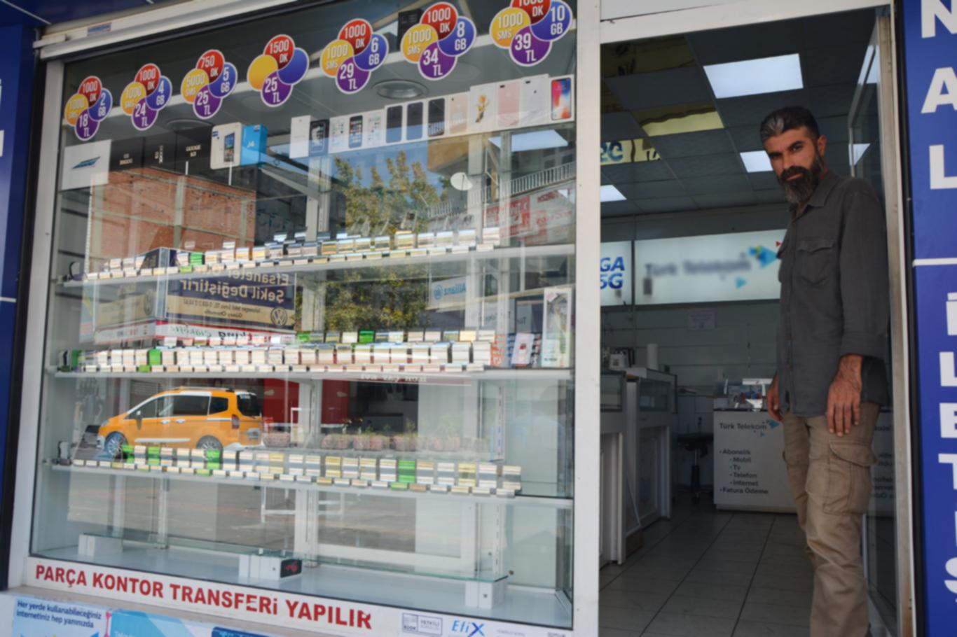 Batman'da hırsızlar telefon dükkânını soydu Batman'da hırsızlar telefon dükkânını soydu